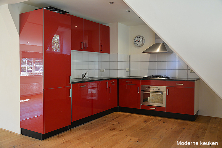 moderne keuken in het appartement te Laren